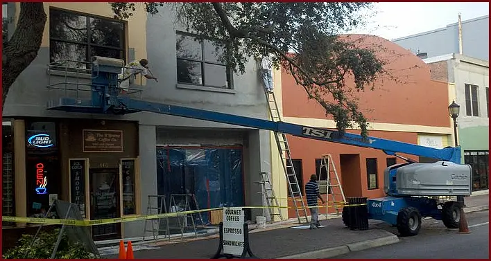 Commercial painter in Sarasota FL. Painting a commercial building in Sarasota.